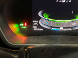 視認性に優れたメーターを採用しており、走行中でも車速や情報が分かりやすく表示されます。運転時の視線移動をむりのない範囲に抑え、快適で安心感のあるドライブをサポートします。