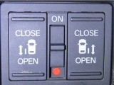 両側電動スライドドアを装備しております。