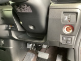 左側に高速で便利なETCがあり、また、便利な電動スライドドア、横滑りを防ぐVSAなどのスイッチは、運転席の右側、手の届きやすい位置にあります。