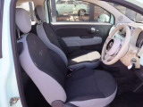 シートに腰掛けた際の視界も確認しやすく、コンパクトボディならではの運転しやすさが魅力です。