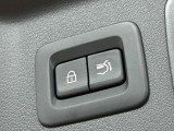【パワーバックドア】スマートキーや運転席のボタンを押すだけでリアゲートが自動で開閉します!荷物を持っている時や、高い位置にあるバックドアを閉める際に便利な機能です♪