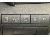スマートキーや運転席のボタンを押すだけでリアゲートが自動で開閉します!荷物を持っている時や、高い位置にあるバックドアを閉める際に便利な機能です