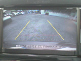 車庫入れや後方確認に役立つバックモニターは、見やすく確認しやすいガイドラインを表示し、安心・便利です♪