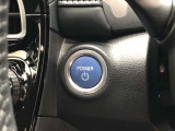 エンジンスタートスイッチです。キーが車内にあれば、エンジンの始動や停止はスイッチを押すだけ!キーを取り出す手間を省き、ワンプッシュで操作できるので簡単でスムーズです。