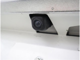 バックカメラが付いているので後方確認が非常にしやすいです。今や運転初心者も熟練者も必須装備!ついていて損はないですね♪