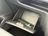 車検証などが収納できるグローブボックスも完備!