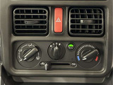 操作しやすいシンプルなエアコンです。運転中の操作もしやすいです!