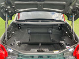 広々、ラゲッジルームで大きなお荷物も楽々載せる事が出来ます。