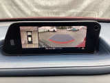 狭い場所での駐車やすれ違いなどでより的確な運転操作に役立つ360&deg;ビューモニターが装備されています。