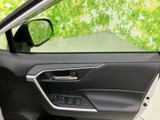 操作しやすいウインカーレバーは、安全な車線変更をサポート。直感的な操作で、スムーズな運転をアシストします。