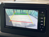 【バックカメラ】駐車時に後方がリアルタイム映像で確認できます。大型商業施設や立体駐車場での駐車時や、夜間のバック時に大活躍!運転スキルに関わらず、今や必須となった装備のひとつです!