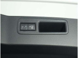 パワーバックドア装備!リヤゲートのスイッチを押すだけでバックドアが閉まります!運転席周りからも開閉の操作ができます♪