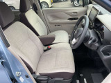 運転席まわりです。実際に座ってみて、乗り心地を体験してみてください,視界も良好です