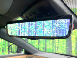 【デジタルインナーミラー】後席の大きな荷物や同乗者で後方が確認しづらい時でも安心!カメラが撮影した車両後方の映像をルームミラー内に表示。クリアな視界で状況の確認が可能です!