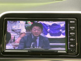 停車中にテレビや動画を楽しめるTV機能。長距離移動の休憩時などに、リラックスした時間を過ごすことができます。