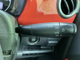操作しやすい位置に配置されたウインカーレバーで、スムーズな車線変更をサポート。安全な運転に貢献します。