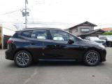 新車登録から5年目まで、最長4年間の走行距離無制限保証をご用意。ご購入後も安心が長く続きます。