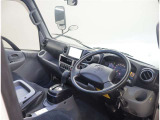 オシャレなインテリアで運転する気分も盛り上がりますよね^^