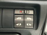 【両側パワースライドドア】両側がパワースライドドアになっており、運転席のスイッチやスマートキーでも開閉が可能です!開口部も広いので乗り降りも楽々♪