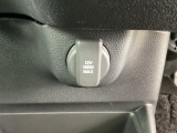 アクセサリーソケットを装備。車内アクセサリーの電源として便利です。