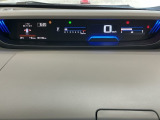 メータは先進的なデジタルメーターを採用!ゆっくりと数字が動くのでとても見やすく表示されます!続可能距離等の情報やHonda SENSINGの注意・警告も表示します!