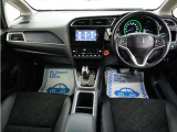 運転にかかわる様々な操作を安全に行えるように視点移動が少なく、操作性に配慮されたスイッチ類が凝縮されたコクピットです。