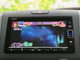 停車中にテレビや映像を楽しめる機能。休憩時間などにリラックスした時間をお過ごしいただけます。