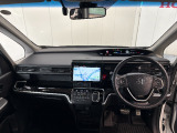 運転席周りです。カップホルダーや小物の収納などは必須ですよね!!使い勝手の良いつくりになっております!!