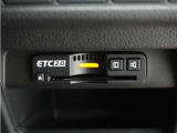 ◆ETC2.0装着◆進化したドライブ体験。料金収受システムだけだったETCが生まれ変わって、高速道路を賢く使うETC2.0に進化しました。多彩な情報サービスが便利で快適なドライブ体験を提供します。