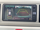 【バックカメラ】駐車時に後方がリアルタイム映像で確認できます。大型商業施設や立体駐車場での駐車時や、夜間のバック時に大活躍!運転スキルに関わらず、今や必須となった装備のひとつです!