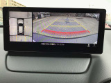 360&deg;ビューモニターでは前後左右4つのカメラ映像をさまざまな走行状況に応じて切り替えてセンターディスプレイに表示することで、駐車時や狭い道でのすれ違い時、見通しの悪い交差点進入時でも安心感を高めます