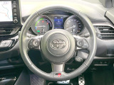 【純正革巻きステアリング】上質な革を使用することで、手にしっかり馴染みとても運転しやすいハンドルです♪