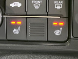 【シートヒーター】寒い日に重宝するシートヒーター!エアコンより早く温まってくれるので寒がりの人も安心ですね♪エアコンの温風は乾燥するから苦手、という方にもをおすすめです。