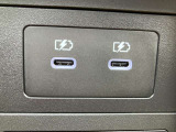電源用としてUSBポートが付いてます。スマートフォンやタブレット端末の充電に使用して下さい。