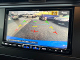 【バックカメラ】駐車時に後方がリアルタイム映像で確認できます。大型商業施設や立体駐車場での駐車時や、夜間のバック時に大活躍!運転スキルに関わらず、今や必須となった装備のひとつです!