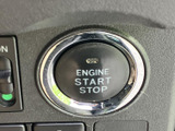 握りやすいステアリングは、運転操作をスムーズにします。快適なドライビングポジションを実現し、長距離運転でも疲れにくいでしょう。