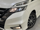 【LEDヘッドライト】悪天候や夜間走行時も良好な視界を確保し安心して運転できる高輝度LEDヘッドライトを装備!点灯速度が早く、消費電力も抑えられています。