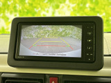 後方確認モニターは、駐車時の安全性を高め、狭い場所での運転をサポートします。運転支援機能として役立ちます。