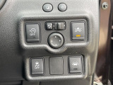 【電動格納ミラー】サイドミラーは電動格納式となっており、狭い駐車場でもキズがつくリスクを抑えられます。