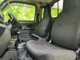 シンプルな操作性で、誰でも簡単に運転できます。使いやすい配置になっているので、運転に集中できます。