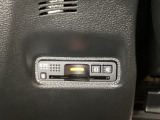 ハンドルの左下にETCがついています。高速道路の料金所の通過も楽々です!。 カードの取り出しもしやすい場所についています。