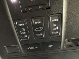 両側パワースライドドア付きだから、狭い駐車スペースなどでの 乗り降りラクラク!小さなお子さまのいるご家庭には嬉しい装備。