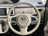 インテリアに合わせたデザインのステアリングは、運転される方のことも考え、運転しやすい形状、大きさです。是非一度、実際に触ってお確かめください。
