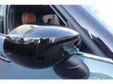 自動防眩機能を備えたルームミラー。ETC車載器を搭載しておりスタイリッシュかつ機能性を兼ね備えております。