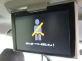 後席モニターも装備しています。
