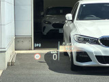人気のヘッドアップディスプレイ!現在の車速、ナビゲーション・システムによるルート案内の矢印表示、チェック・コントロール、前車接近警告など、さまざまな情報をドライバーの視界内に直接表示いたします!