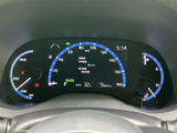 視認性の高いメーターで、運転に必要な情報を的確に把握できます。走行状況や車両の状態をひと目で確認でき、安全運転をサポートします。