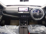 【内装】専任のスタッフが車内を隅々までクリーニング。清潔で綺麗なお車をお届けできるよう一層心掛けております。