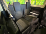 後部座席も気になるようなキズ・汚れやへたり等、大きなダメージはなく、良好な状態です。