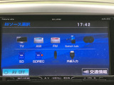 ラジオやCD、Bluetooth接続など、多彩な音源を楽しめます。長距離ドライブも快適に過ごせる充実のオーディオ環境です。